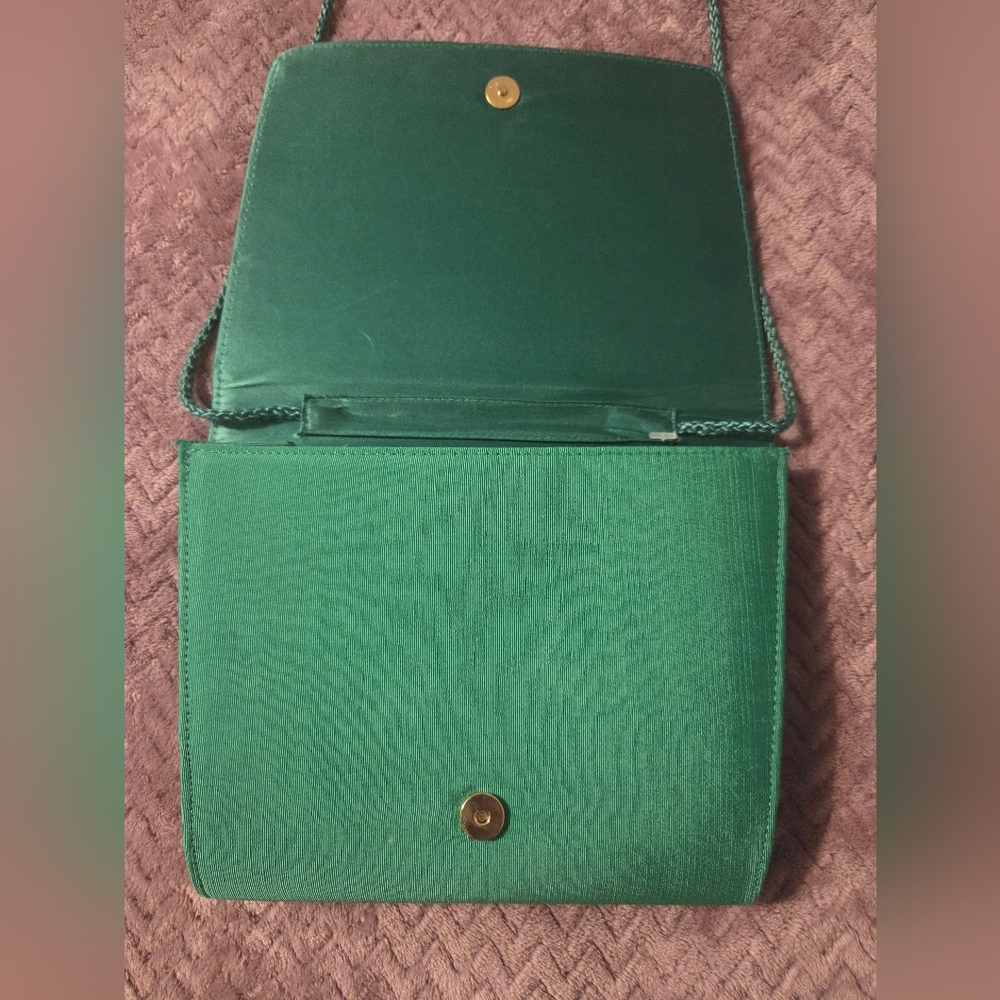 Elegant Green Canvas Handbag with Black Accents - Picture 5 of 8